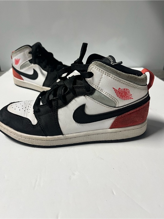 Nike Other - Nike Air Jordan 1 Mid SE 'Red Black Toe' sneakers